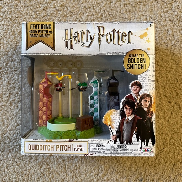 HARRY POTTER Quidditch Pitch Mini Playset - Picture 1 of 3